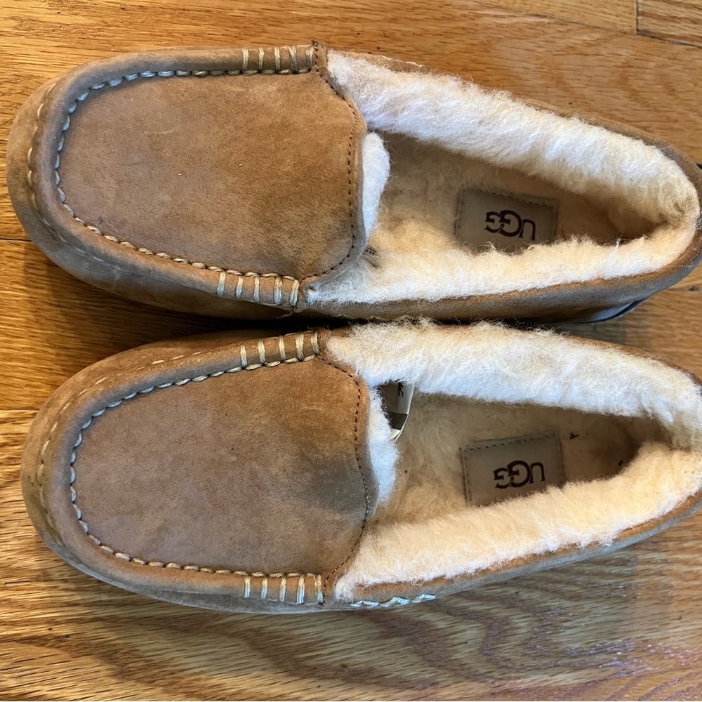 UGG Tan Sheepskin Boots with Cream Lining - Picture 2 of 4